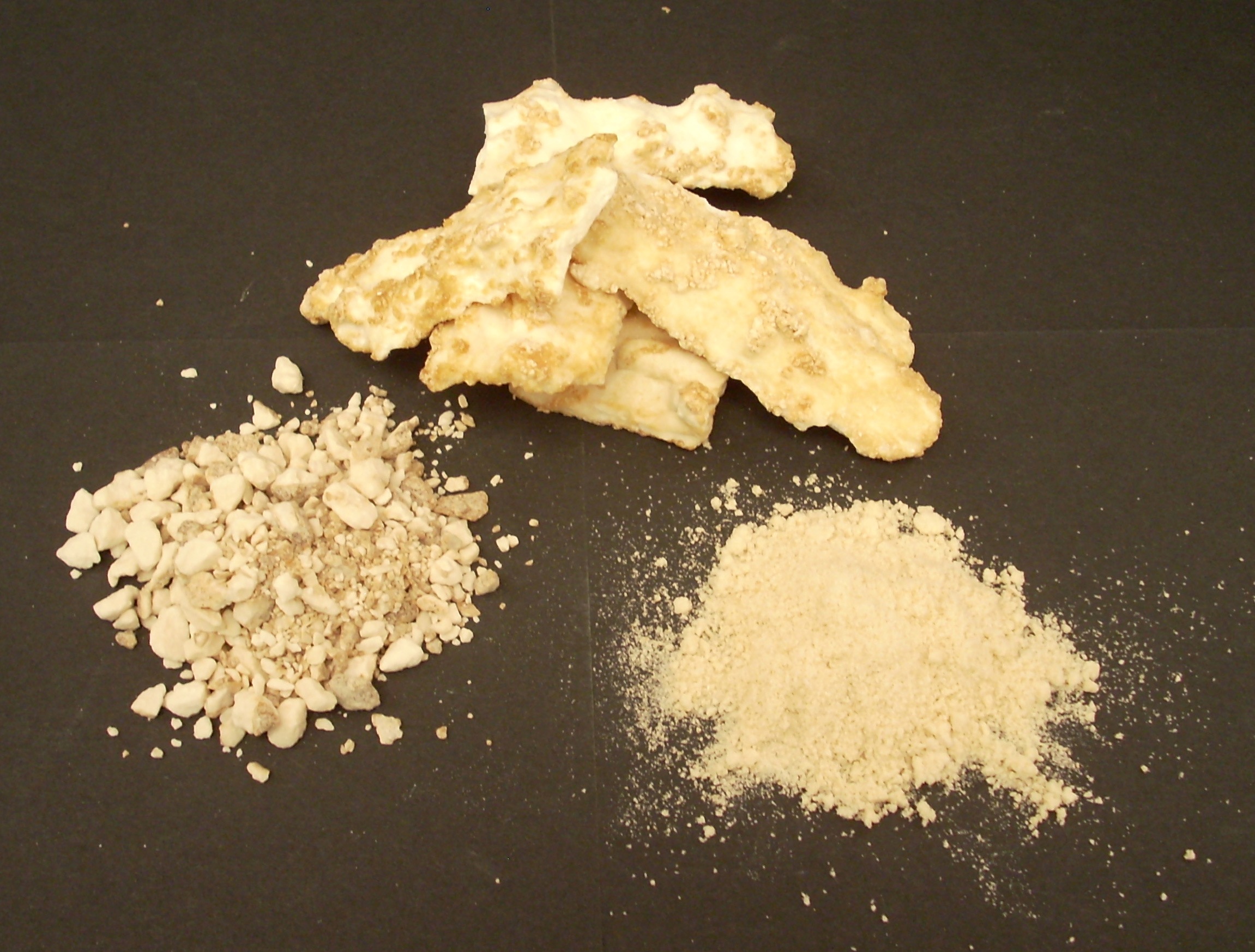 manna_cannelata_cannellata_geschnitten_gemahlen_in_Roehren